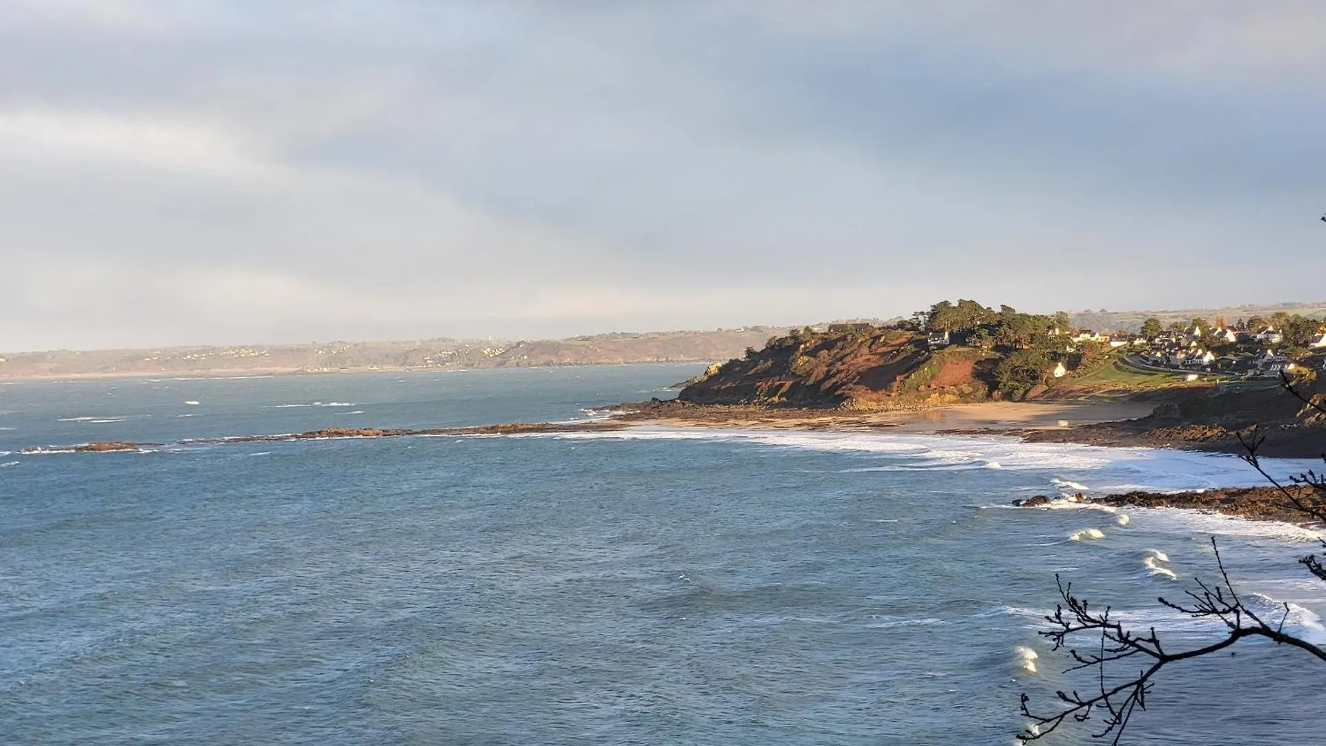 Casa de Férias Maison Plestin Proche Plage Et Gr 34 Avec Jardin